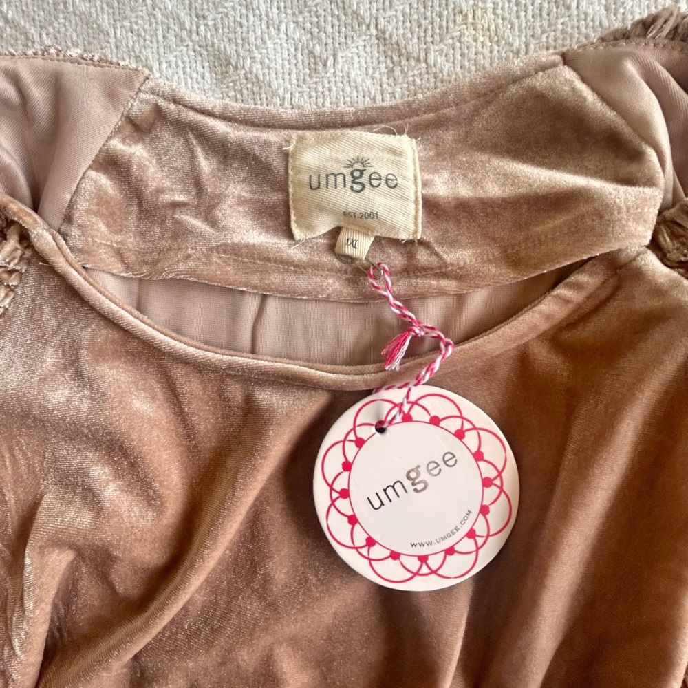 Umgee Blush Rose Velvet Front Dolman Sleeve Top NWT - Picture 4 of 7